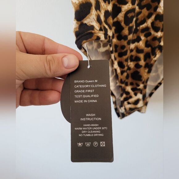 NEW Queen M Animal Print Bodysuit Top Scoop Neck Low Back Casual Boho Small - Picture 4 of 5